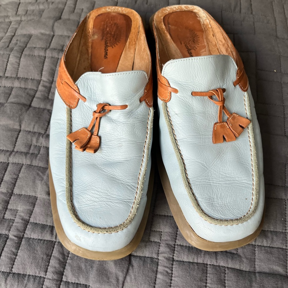 Tommy Bahamas woman’s leather mules - Picture 2 of 9